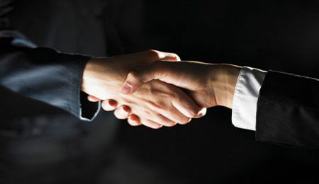 你的握手方式暴露了你的内在和性格 图片6 你的握手方式暴露了你的内在和性格 图片5