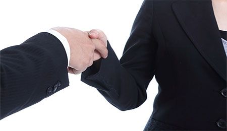 你的握手方式暴露了你的内在和性格 图片10 你的握手方式暴露了你的内在和性格 图片9