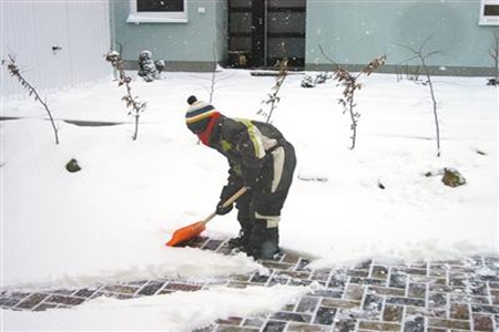 梦见铲雪是什么意思 它是一种吉兆吗 图片3