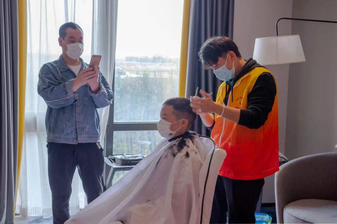 每个理发店都有Tony老师,难道这个名字开过光 图片2 每个理发店都有Tony老师,难道这个名字开过光 图片1
