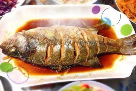 梦见别人吃鱼是什么意思 它是一种吉兆吗 图片2 梦见别人吃鱼是什么意思 它是一种吉兆吗 图片1