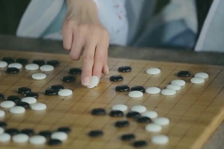 梦见下棋是什么征兆 也许会遇到和你博弈的人 图片2 梦见下棋是什么征兆 也许会遇到和你博弈的人 图片1