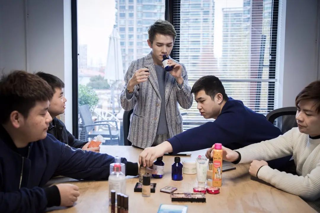 罗永浩的面相与八字分析，中年危机的一次转型能成功吗 图片27