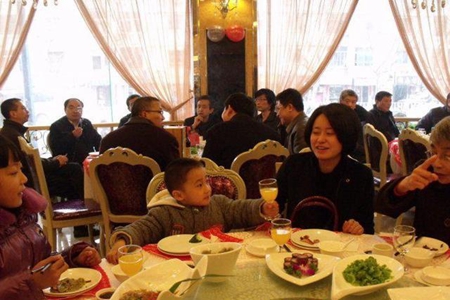 梦见喝喜酒是什么意思 它是好运的征兆吗 图片1