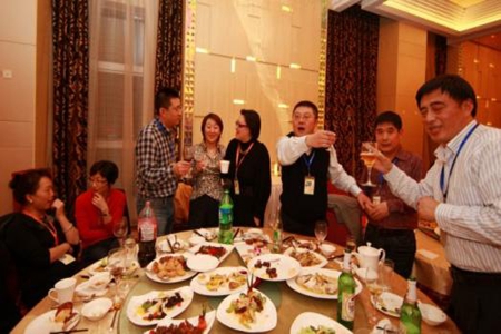 梦见喝喜酒是什么意思 它是好运的征兆吗 图片3