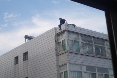 梦见有人跳楼自杀是什么意思 它是一种好运的征兆吗 图片3