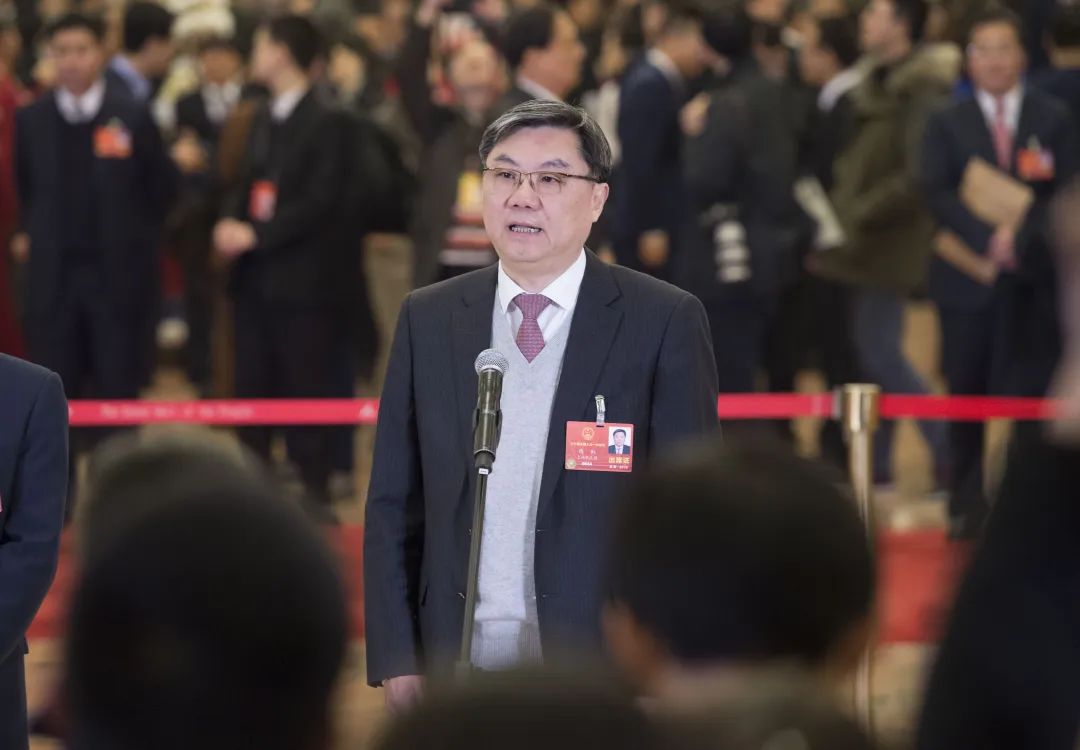 造“口罩”救国的五菱掌门人陈虹的面相分析 图片11