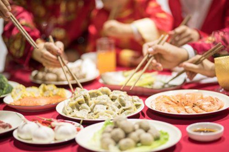 梦见吃饭是什么预兆 它是好运的象征吗 图片4 梦见吃饭是什么预兆 它是好运的象征吗 图片3