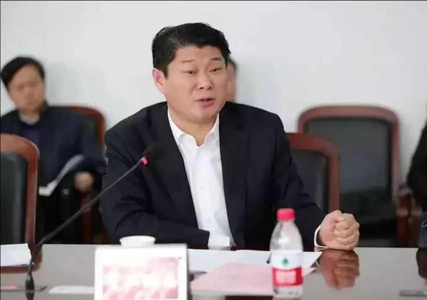 李文亮所在武汉市中心医院书记院长的面相分析 图片21
