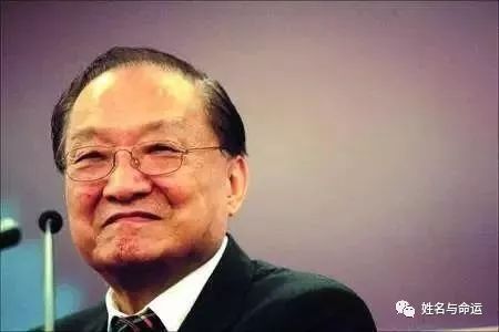 改名金庸后,查良镛的人生开启了辉煌模式 图片2 改名金庸后,查良镛的人生开启了辉煌模式 图片1