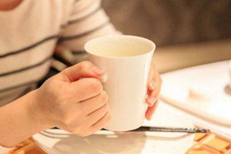 梦见喝水的杯子被打碎是什么意思 它是一种吉兆吗 图片1
