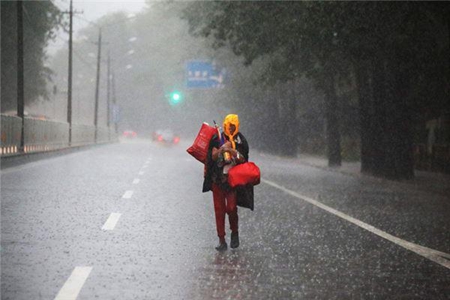 梦见淋雨是什么意思 它是好运的预兆吗 图片2 梦见淋雨是什么意思 它是好运的预兆吗 图片1