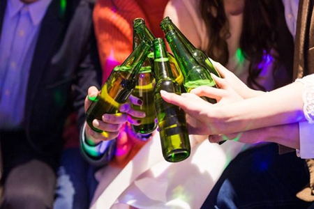 梦见喝酒是什么征兆 它预示着财运来临吗 图片4 梦见喝酒是什么征兆 它预示着财运来临吗 图片3