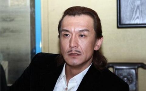 八字胡的男人命运如何 从面相看他们未来的命运