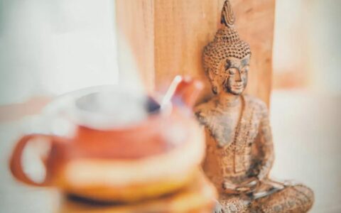 这个生肖的老公天生的富贵命，年轻时穷，晚必大富