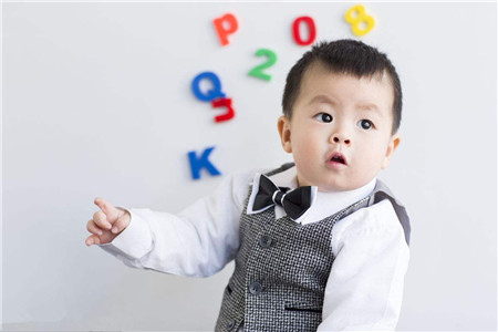 新生宝宝起名,如何给新生宝宝起个洋气的名字 图片2 新生宝宝起名,如何给新生宝宝起个洋气的名字 图片1