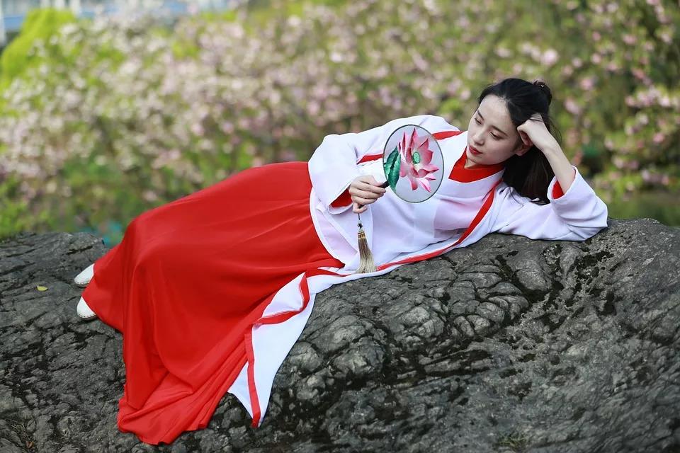 结婚越久越能旺夫的三大生肖女 图片3