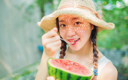 狮子男最爱的三个星座女，一见钟情！ 图片1