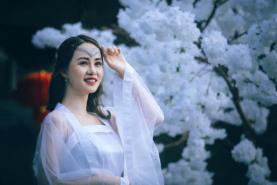 紫微斗数看哪些人能通过婚姻跨越阶层 图片2 紫微斗数看哪些人能通过婚姻跨越阶层 图片1