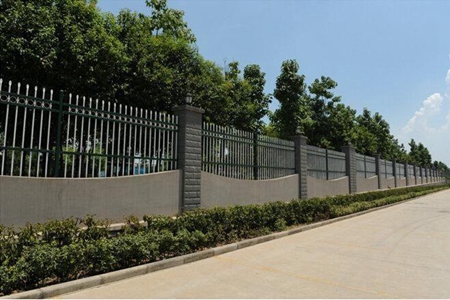 搭建庭院的围墙有什么禁忌 为你提供一个安心的小院 图片3