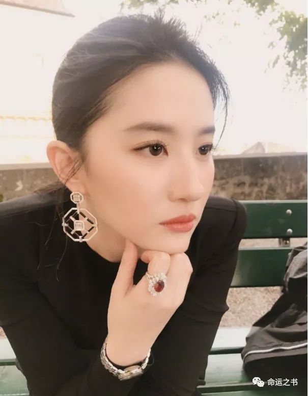 选择合适的眉形，改善面相风水 图片1