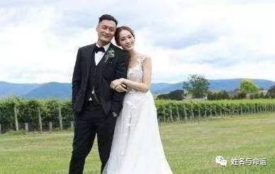 她改名字后，从“月事妹”变成了余文乐的太太 图片5