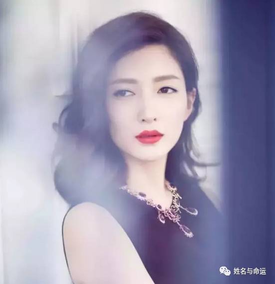 江疏影：如此优雅的名字，也会有缺陷？ 图片1