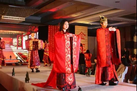 六十四卦 | 蒙卦九二：包蒙吉。纳妇吉，子克家 图片1