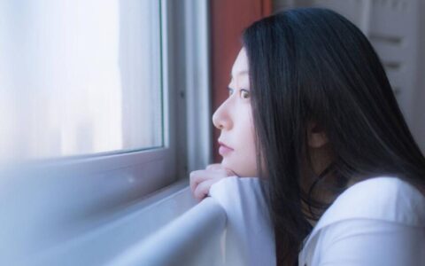 师父曾为一个女人看过相，说她是个短命之人