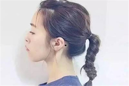 快来了解下女人的三颗招财痣 图片3