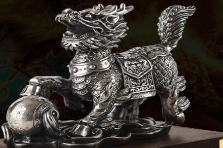 家中摆放麒麟摆件的风水作用 镇宅招财招子送子 图片17