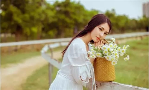 如何看女人的面相 图片5
