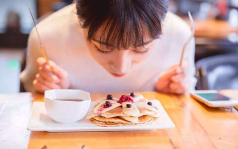最爱吃甜食的生肖女