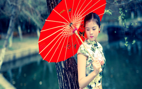 有一张小嘴巴的女人