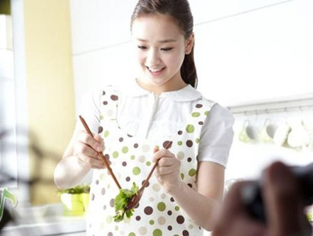 最喜欢做家务的生肖女 图片3
