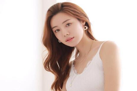 属蛇女几月份出生最好？三个月生的女性属蛇贤妻良母 图片5