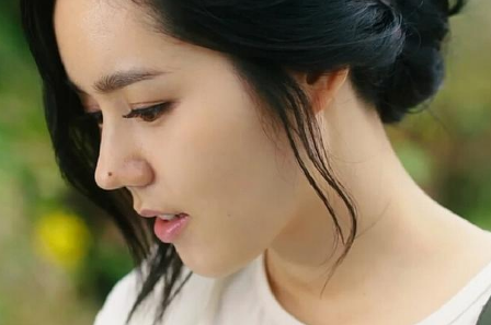 这里长痣的女孩，命运极好 图片1
