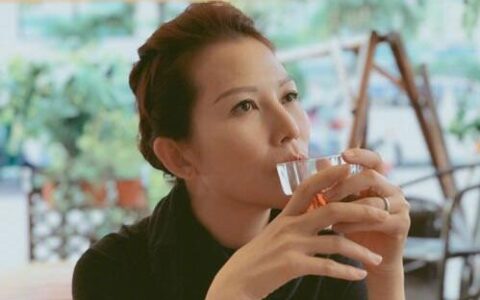 开运忌假花！麦玲玲狗年十二生肖运程：桃花篇