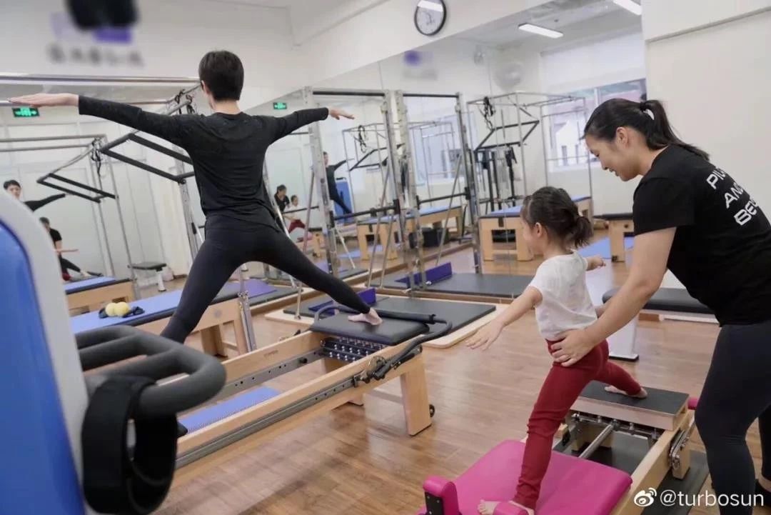 八字官杀女特征，独立到让人心疼的大女人 图片19