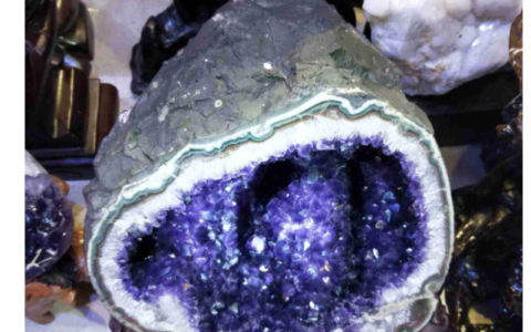 水晶洞不适合放家里 水晶洞怎么摆放